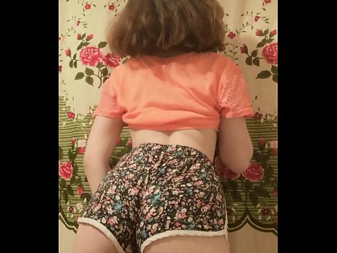 ❤️ Szexi fiatal csaj vetkőzteti le a rövidnadrágját a kamera előtt. Csak pornó at hu.nicepornphotos.ru ❌️